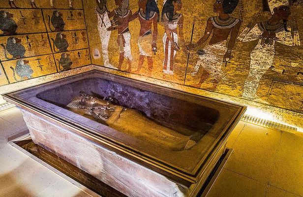 From Cairo: Luxor East & West Bank Tour
