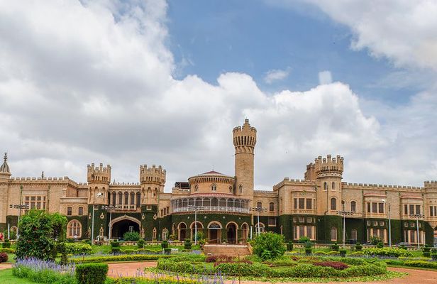 Touristic Highlights of Bangalore (Guided Sightseeing Tour with Food Tasting)
