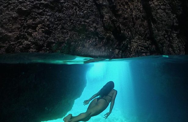 Kayak tour with cave experience