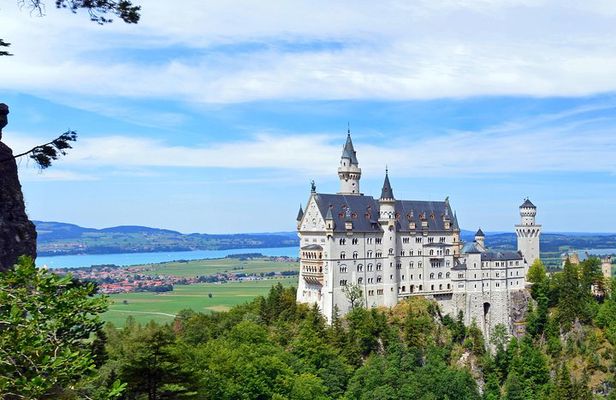 VIP Day Trip Neuschwanstein and Linderhof Castle from Munich