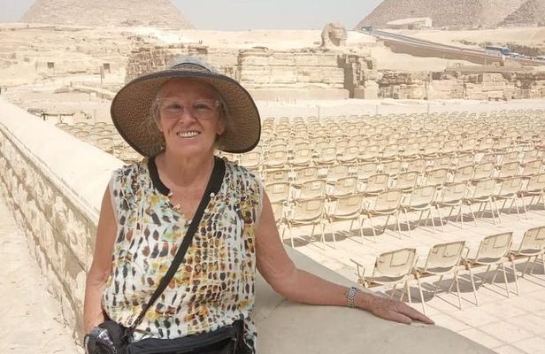 Full-Day Guided Private Tour to Pyramids of Giza Dahshur Sakkara and Memphis
