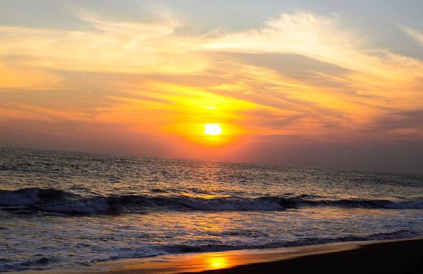 Playa De Monterrico - Pacifico Y Arena Negra - 