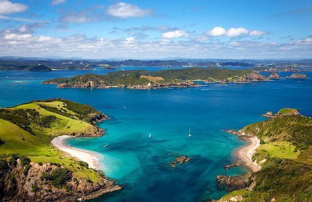 5-Day Bay of Islands Rotorua Waitomo Caves and Hobbiton Tour from Auckland