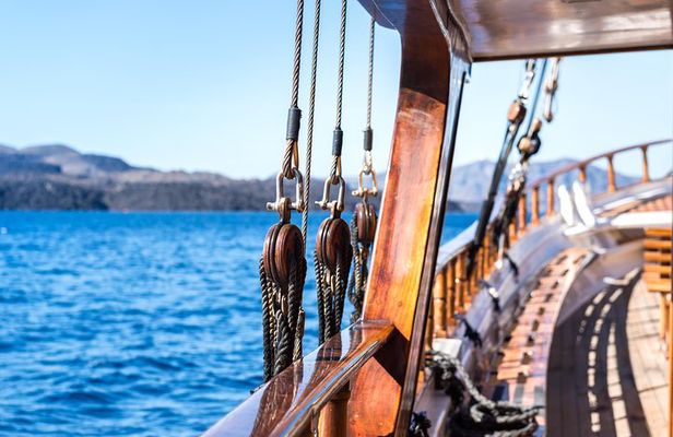 Santorini Caldera Cruise Tour (Volcano, Hot Springs, Thirassia)