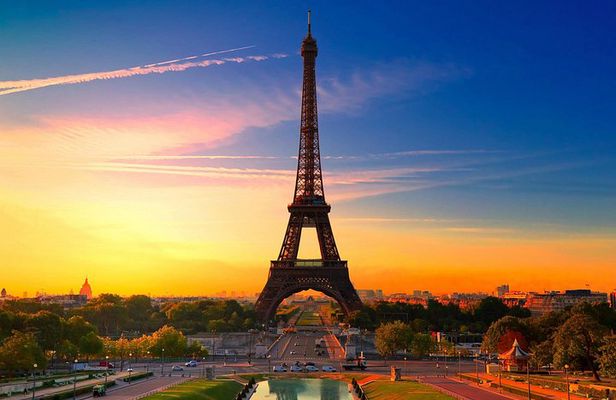 Eiffel Tower Elevator Reserved access & Optional Summit & Cruise
