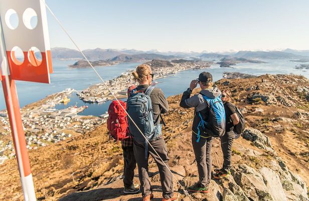 Seakayak And Hike in Ålesund