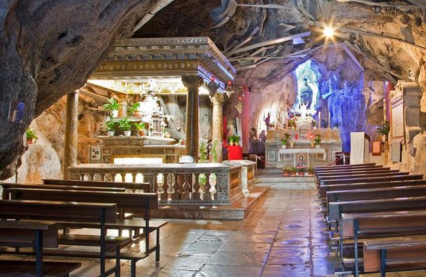 Monte pellegrino and Palazzina Cinese, from culture to adventure.