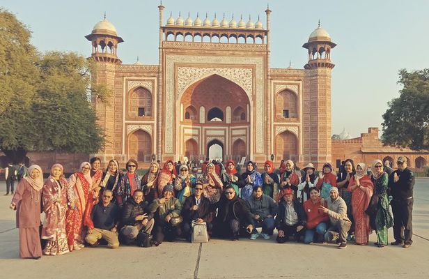 Same day tour with private car Delhi to Agra