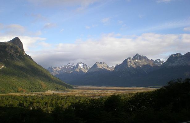 Andes crossing: Escondido and Fagnano lakes with lamb included