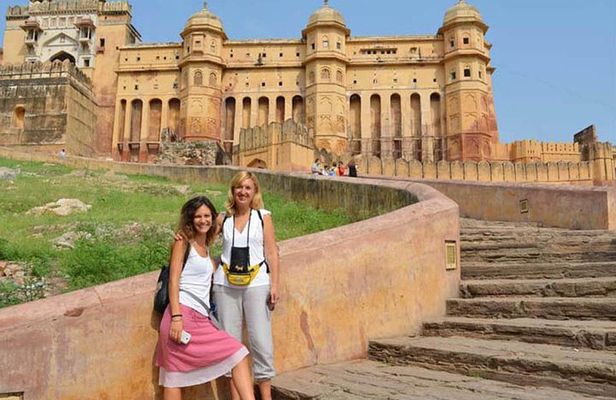 Full Day Jaipur Sightseeing with all Inclusive (Entrance Fee & Lunch)