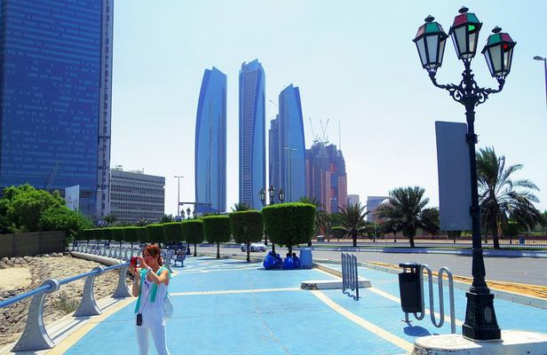 Abu Dhabi City Tour Drive Through Yas Island