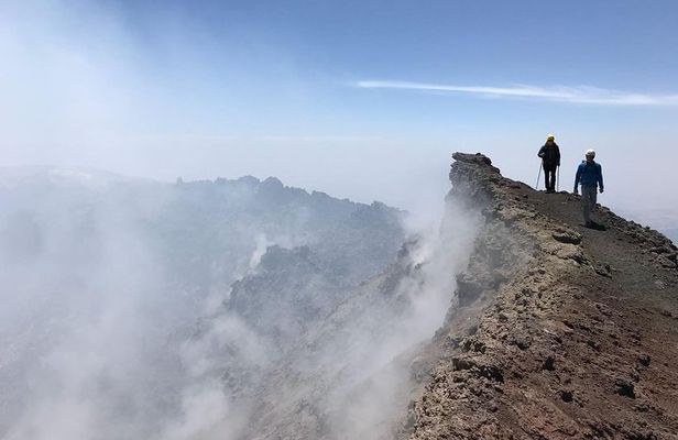 Excursion on the summit craters of Etna, with cable car and 4x4 bus