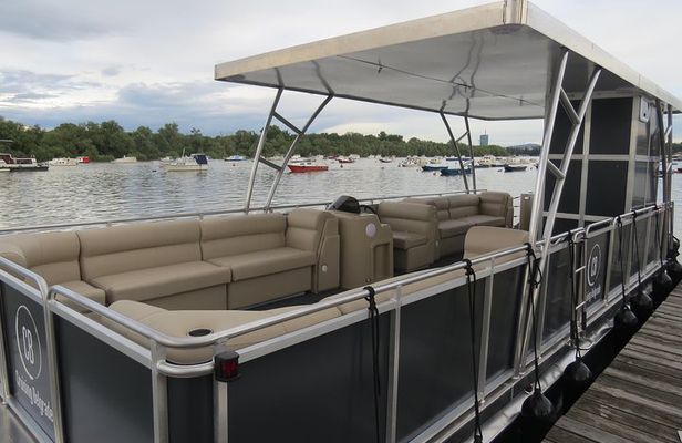 2 hours / Sightseeing Boat cruise Drinks Included