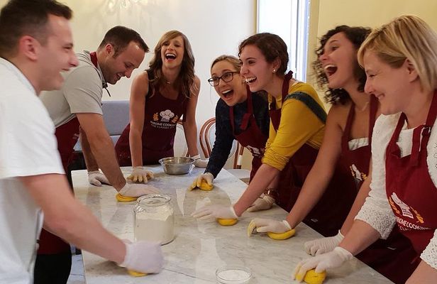 Pasta Making and Tiramisù Class in Rome (SHARED)