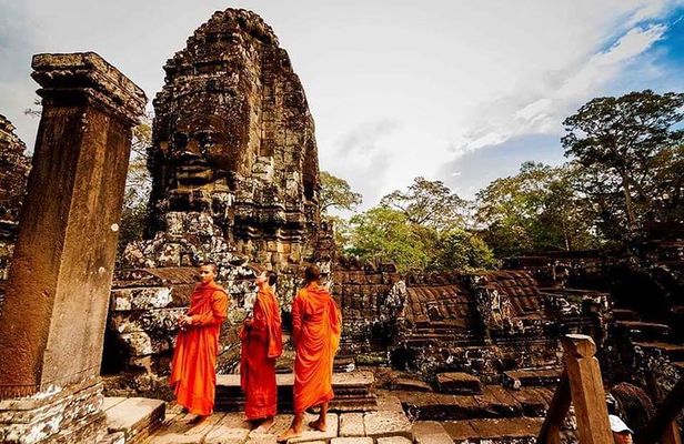 One day Angkor Wat tour with Sunset and major temples