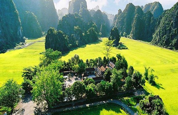 Hoa Lu - Trang An - Mua Cave Day Tour: Boat, Bike, Buffet Lunch