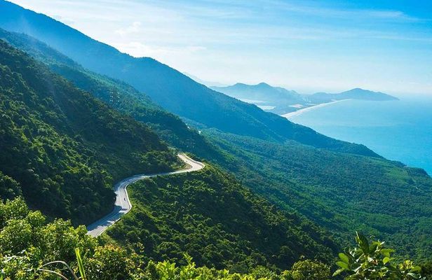 Full-Day Private Motorbike Tour in Hai Van Pass with Lunch