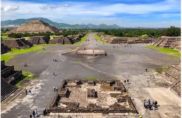 Teotihuacan Tour with Transportation & Food (PRIVATE OPTION)
