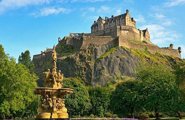 Edinburgh Half Day Guided Private Tour in a Premium Mercedes Minivan