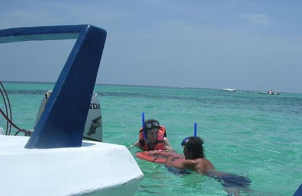 Speedboat tour in Cancun with snorkel and sightseeing in manglars