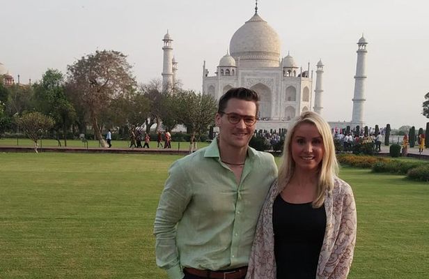 From Delhi: Taj Mahal and Agra Tour from Delhi with 5-Star Lunch