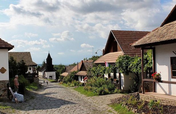 Holloko UNESCO site and Eger Castle and town tour