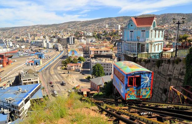 Coast and Color: Discover Viña and Valparaíso in a Day