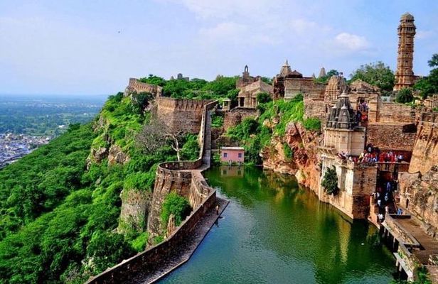 7 Nights 8 Days tour of Forts, Palaces and Stepped Wells
