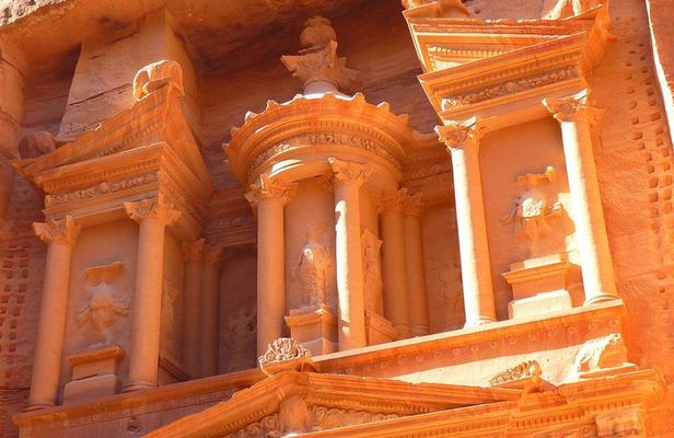 Full Day Treasure of Jordan Petra Tour with Pickup Included