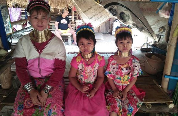 Chiang Mai-Chiang Rai:White-Black-Blue Temple-Golden Triangle-Keren-Boat Trip