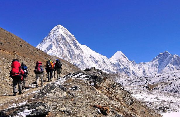 Annapurna Circuit Trek with Tilicho lake 17 Days