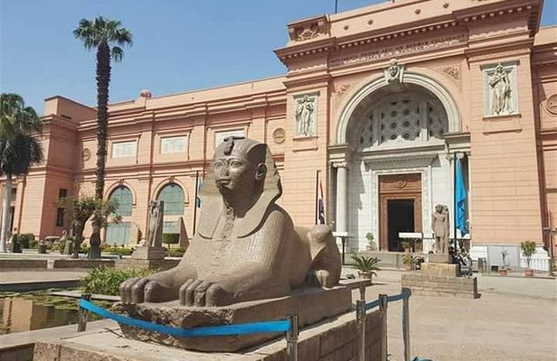 Great Pyramids in Giza, Cairo Egypt sightseeing
