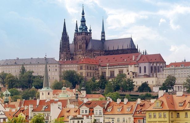 Walking Tour through the Prague Castle including Interiors