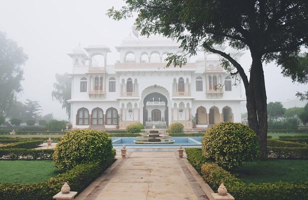 Golden Triangle with Wildlife and Royal Castle Stay