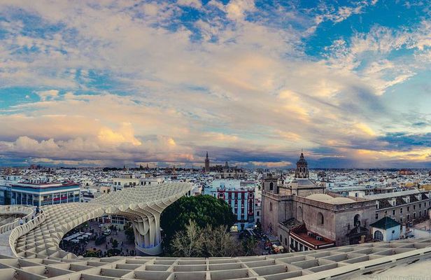 Private Walking Tour of Seville with tickets and local tour guide