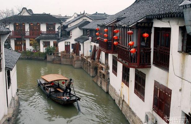 Private Tour:Zhujiajiao Water Town, Shanghai Tower & Maglev Train