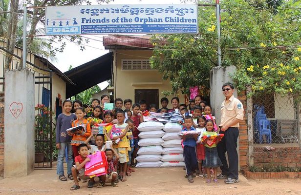1-D tour: Angkor Wat, Banteay Srei, Ta Prohm & Angkor Thom.