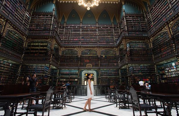 VIP Customized Private Tour with a Photographer