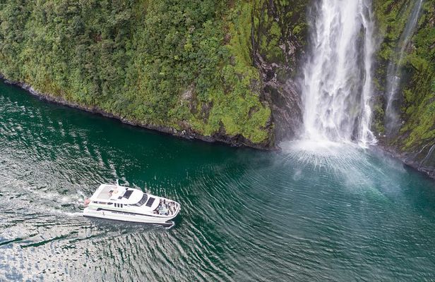 Milford Sound Day Tour with Lunch from Queenstown