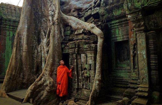 Private 2 Days Angkor Wat Sunrise, Floating Village & Beng Mealea