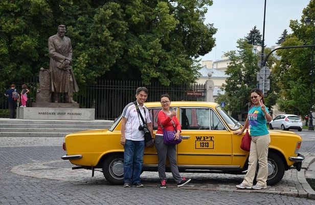 Private Tour: Warsaw City Sightseeing by Retro Fiat