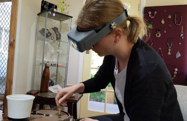 Opal polishing workshops in beautiful Mudgee wine country