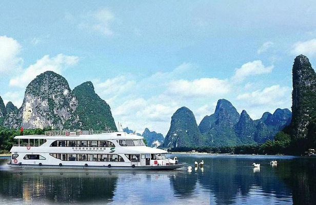 Li River Cruise to Yangshuo with Countryside Private Tour