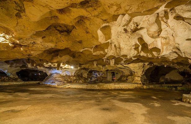 Private transportation from Montego Bay to Green Grotto Caves Attraction