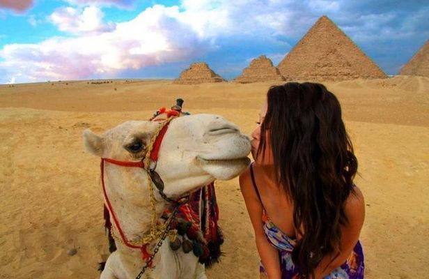 Private Half-Day Tours to Giza Pyramids and Sphinx with Camel Ride