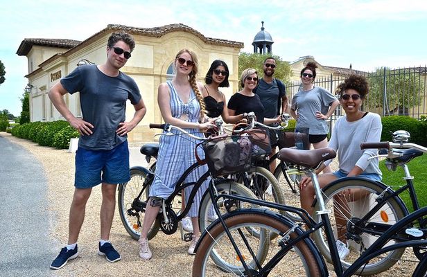 "Explore Saint-Émilion on e-Bikes: Small Group, half-Day Tour"