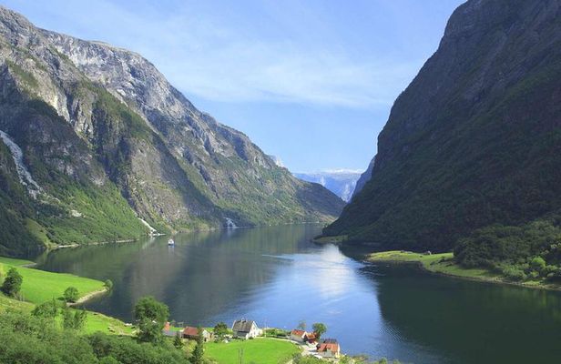 Private guided tour to Oslo - Nærøyfjord Cruise & Flåm Railway