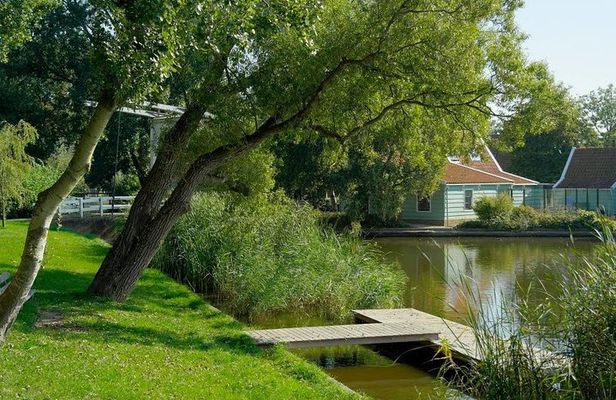 Off the beaten paths Dutch Country Side Private Tour in Jaguar