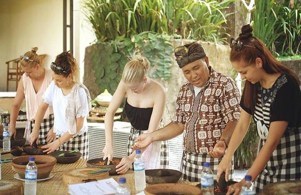 Go Locally: Bali Ubud Cooking Class with Traditional Market Visit by Chef Ketut