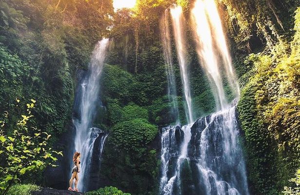 All Inclusive Sekumpul Waterfall Trekking , Handara Gate & Temple